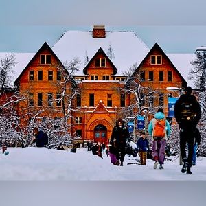 Meet your Posher, Mia